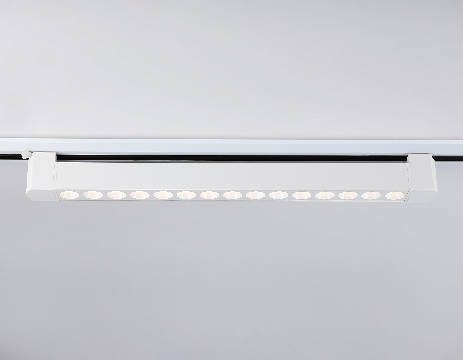 Трековый однофазный светодиодный светильник GL6712 WH белый IP20 30W 4200K 24° 458*35*57