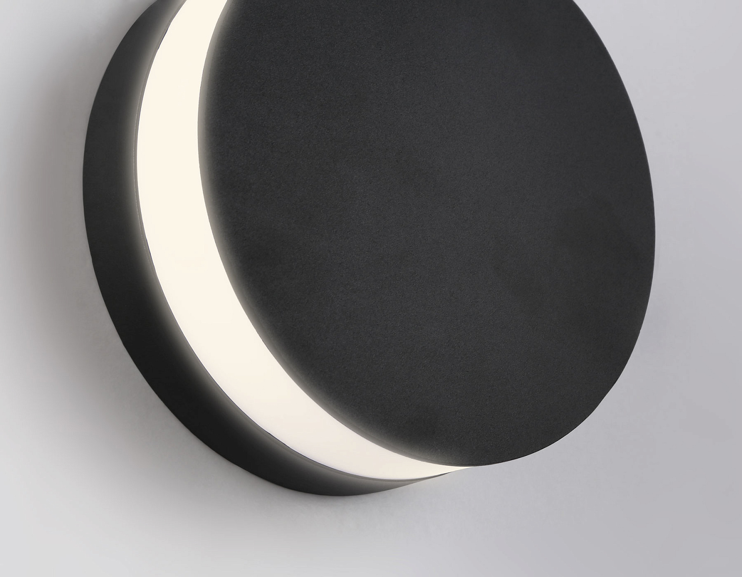 Уличный настенный светодиодный светильник IP54 ST4544 BK черный LED 4200K 11W IP54 D155*54