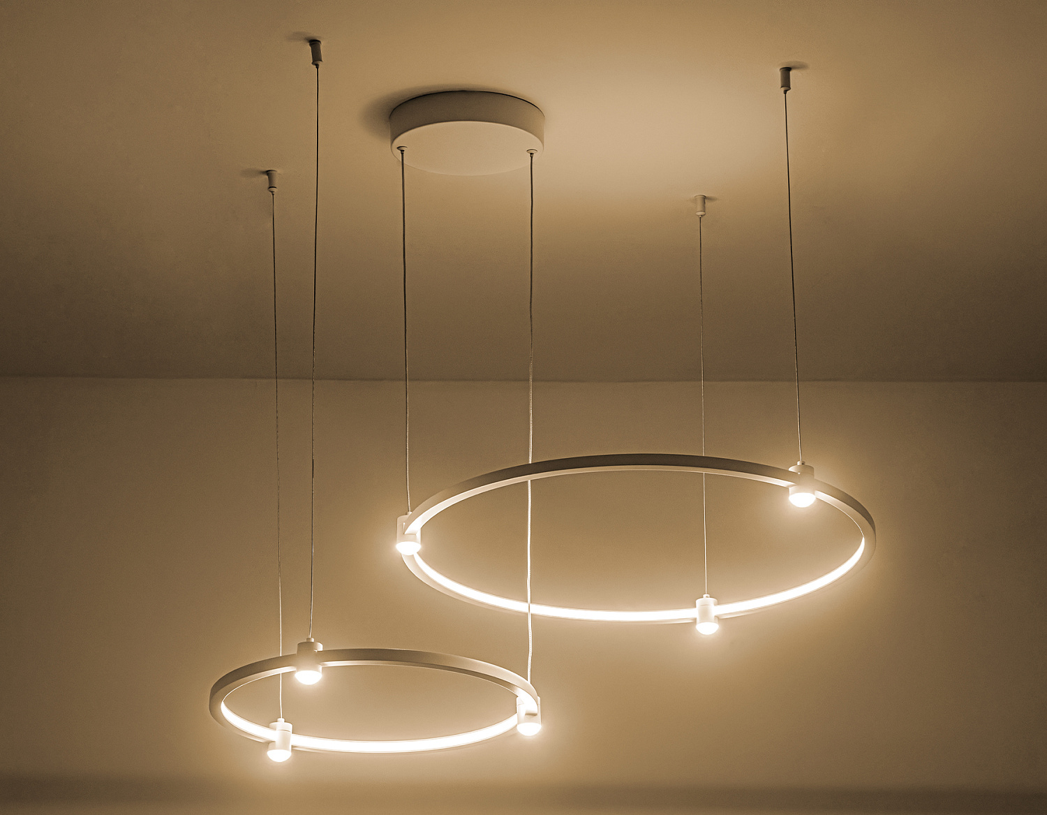 Подвесной светодиодный светильник FL5521/2+6 WH белый 45W 3000K/4200K/6400K D600/400*1300 (без ПДУ)