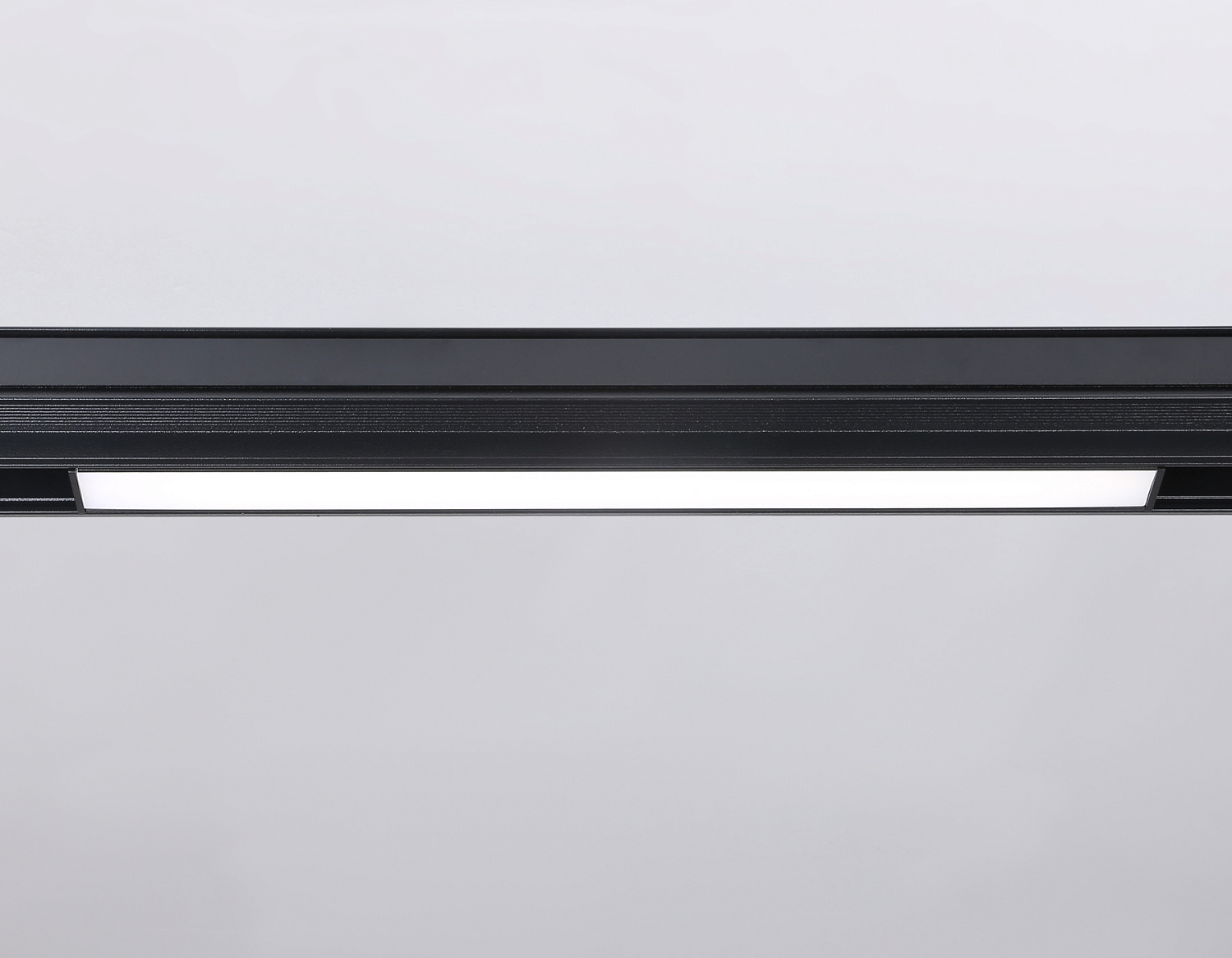 Светильник светодиодный трековый для шинопровода Magnetic GL4004 BK черный IP20 12W 4200K 48V 300*22*45