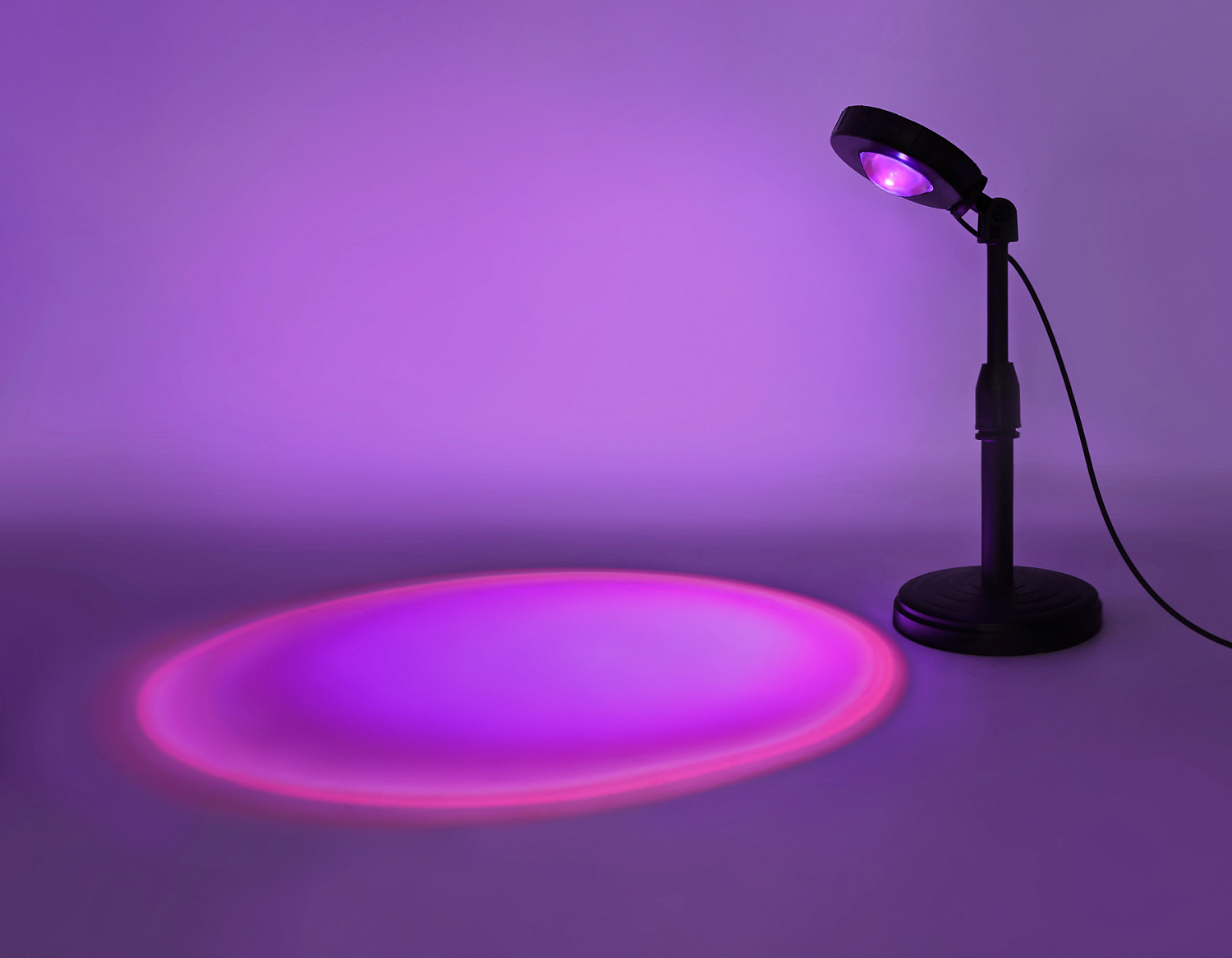 Атмосферная светодиодная настольная лампа с пультом DE8385 BK черный LED RGB 3W (ПДУ RGB)