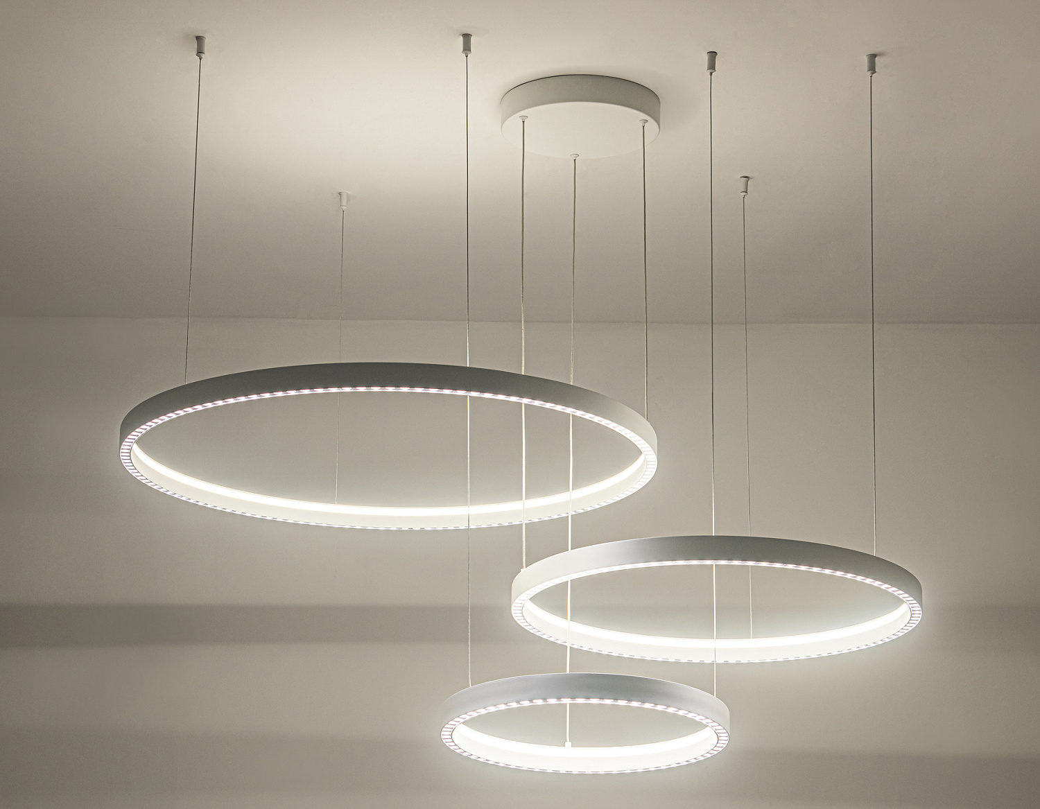 Подвесной светодиодный светильник FL5881/3 WH белый 90W 3000K/4200K/6400K D800/600/400*1070 (без ПДУ)