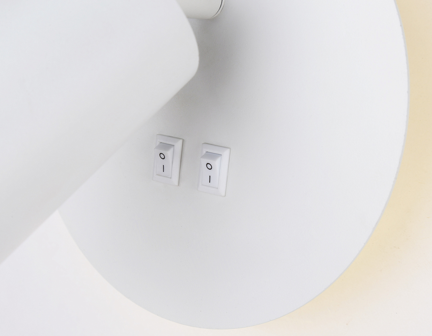 Настенный светильник с выключателем FW2462 WH белый LED 4200K 7W D145*150