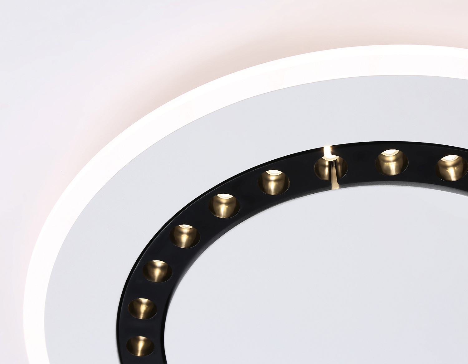 Потолочный светодиодный светильник с пультом FL51402 WH белый 3000K/4200K/6400K 56W D485*40 (ПДУ ИК)