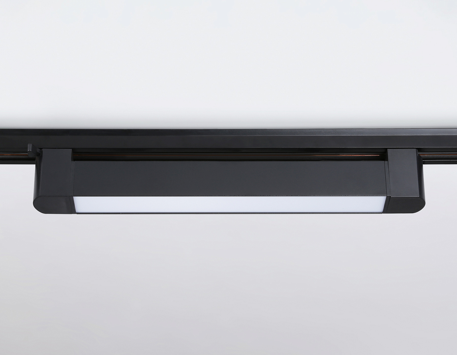 Трековый однофазный светодиодный светильник GL6733 BK черный IP20 20W 4200K 323*35*57