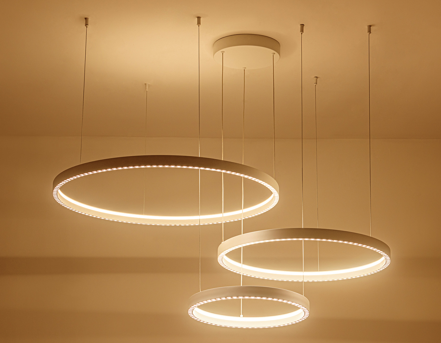 Подвесной светодиодный светильник FL5881/3 WH белый 90W 3000K/4200K/6400K D800/600/400*1070 (без ПДУ)