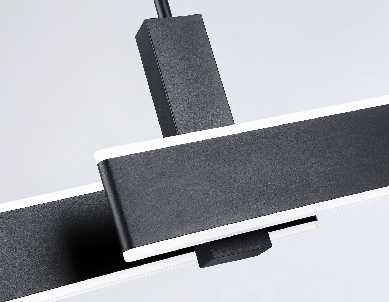 Подвесной светодиодный светильник FA6667 BK черный 42W 3000K-6400K 640*30*900 (Без ПДУ)