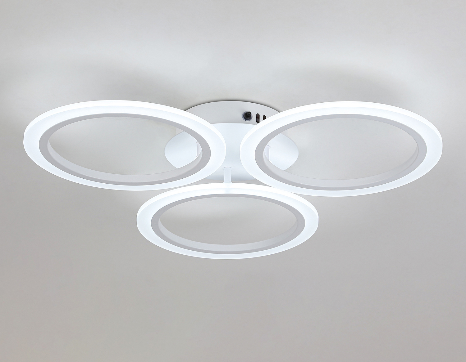 Потолочный светодиодный светильник с пультом FA4052/3 WH белый 4200K/3000/6400K 51W D580*80 (ПДУ ИК)