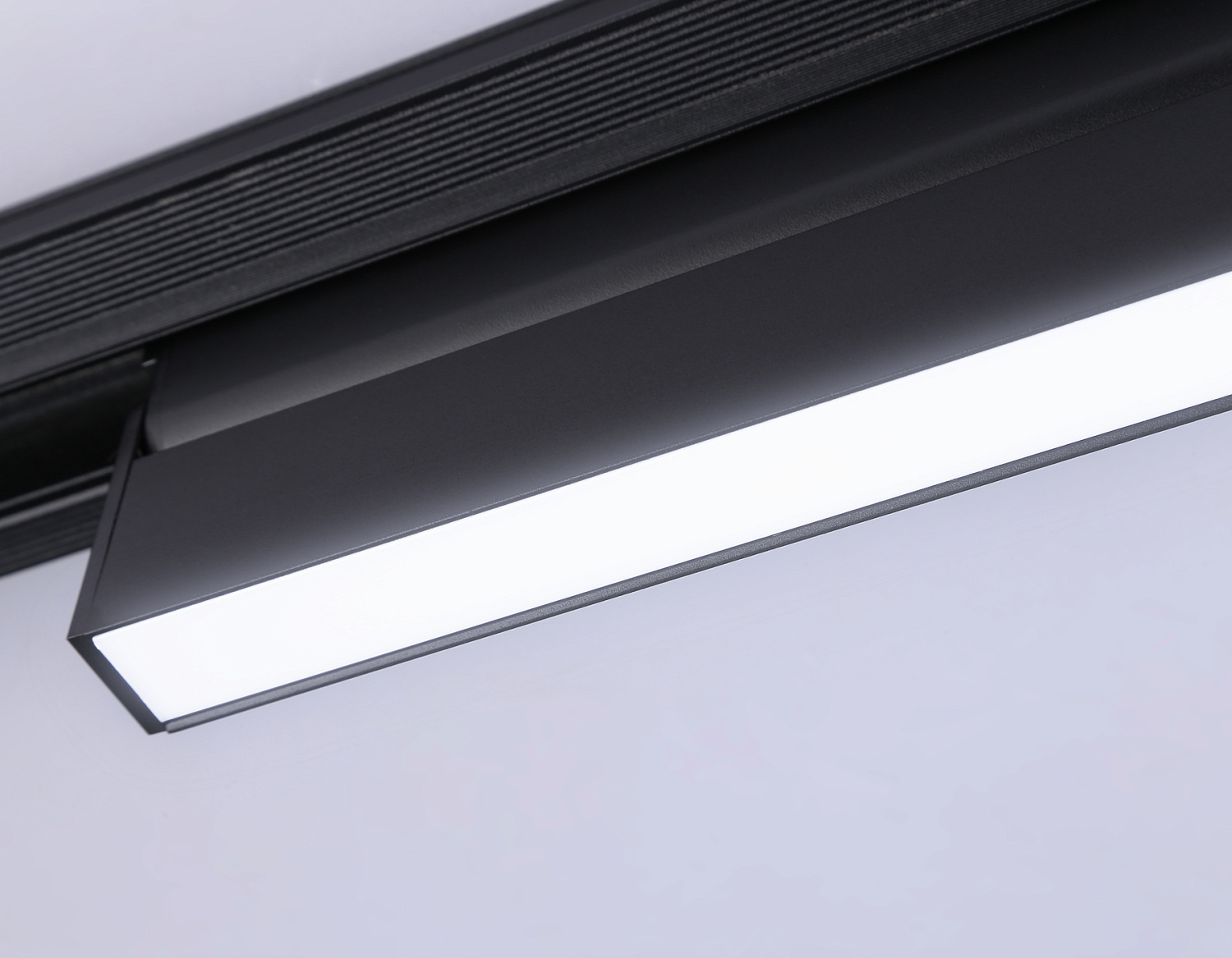 Светильник светодиодный трековый для шинопровода Magnetic GL4062 BK черный IP20 12W 4200K 48V 223*22*105