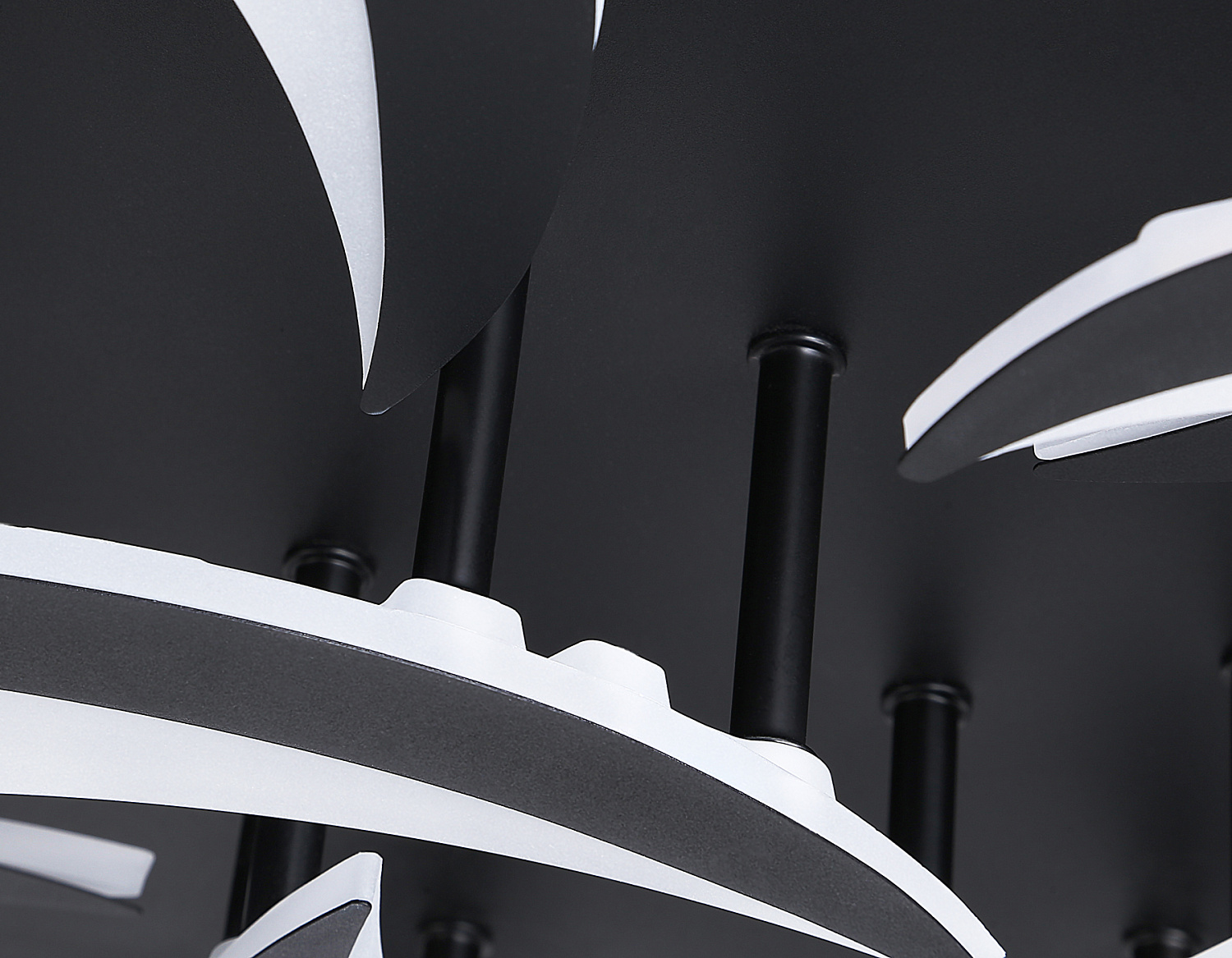 Потолочный светодиодный светильник с пультом FA4474/7+3 BK черный 112W 3000+6400K/4200K/6400+3000K D850*120 (ПДУ ИК)