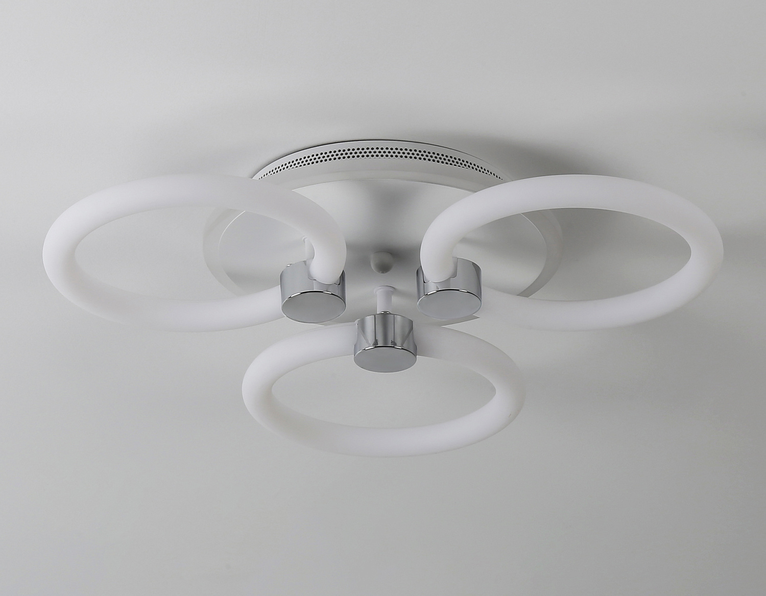 Светодиодный потолочный светильник с подсветкой FA3838/3 WH белый 42W 3000K-6400K+RGB D458*80 (ПДУ РАДИО 2.4G)