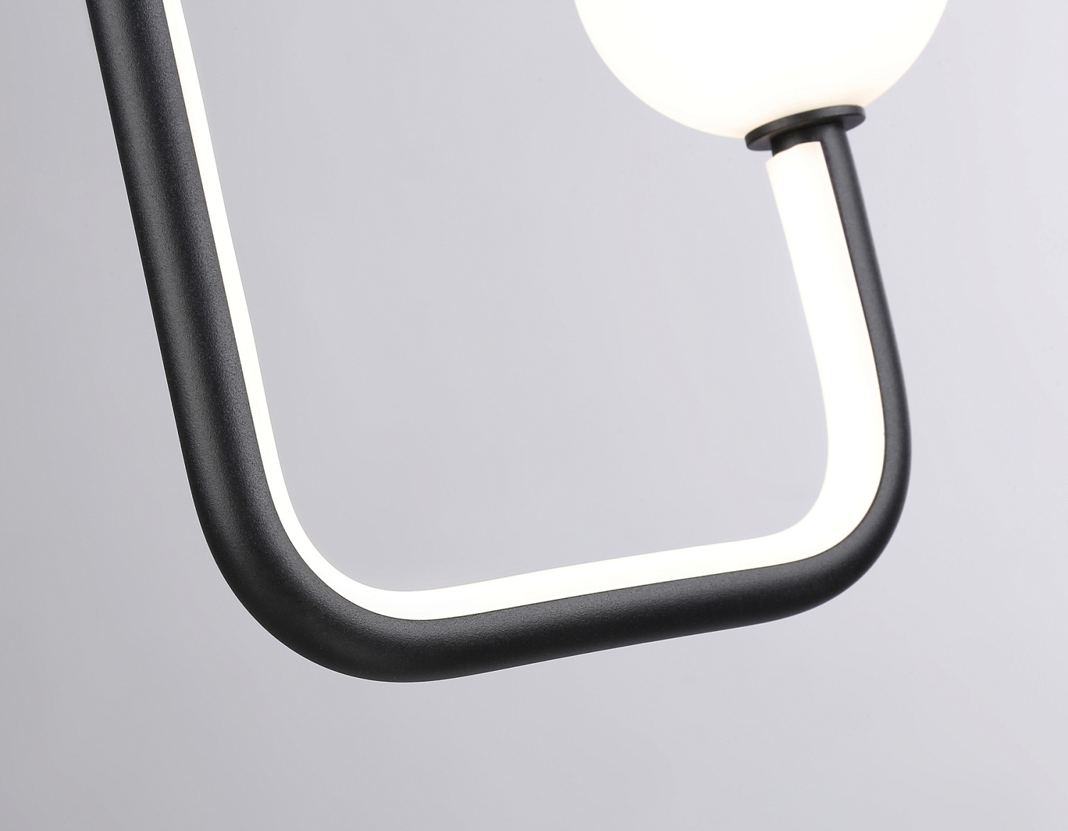 Подвесной светодиодный светильник FL66363 BK черный 19W 4200K 190*80*1000