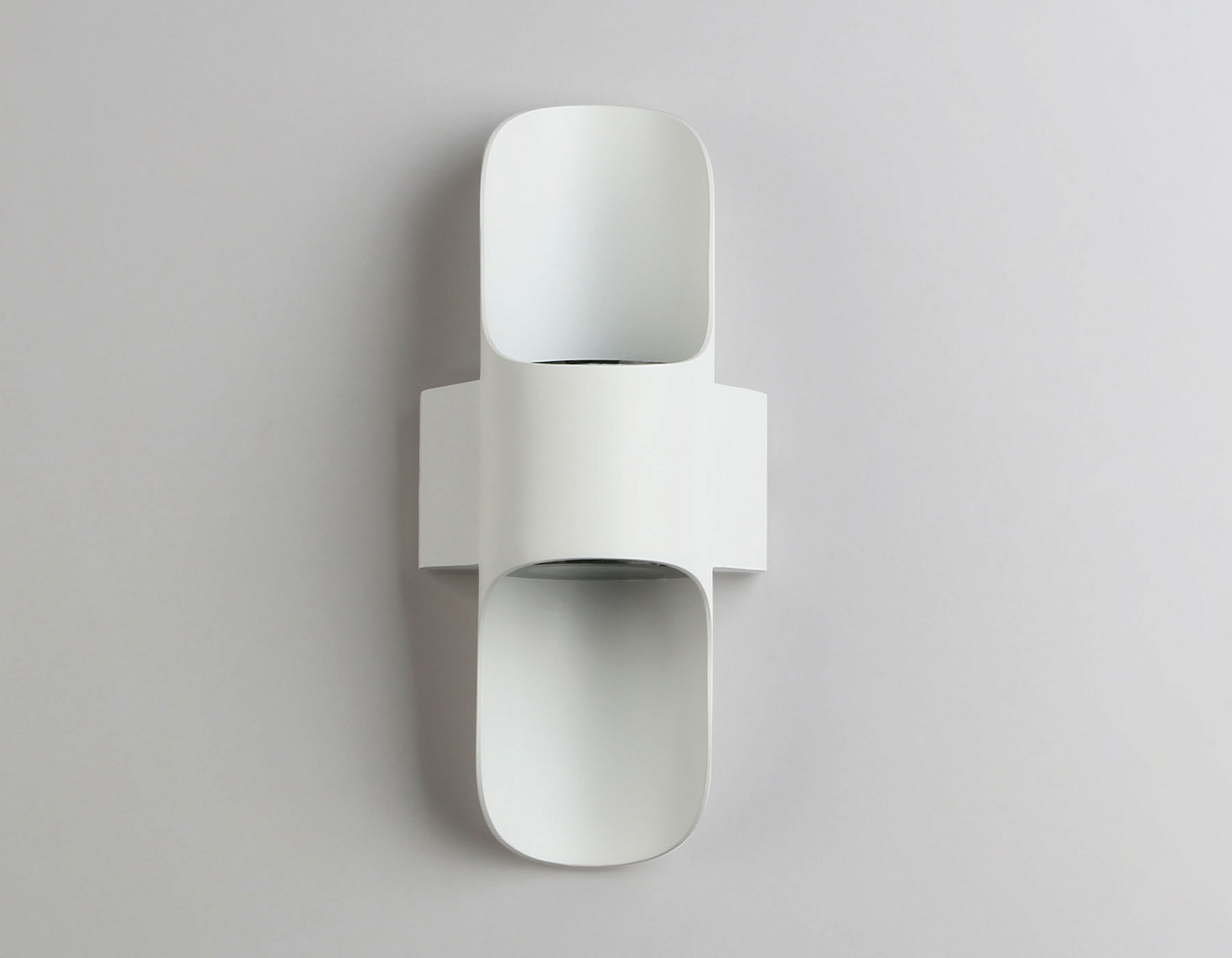 Уличный настенный светодиодный светильник IP54 ST4533 WH белый LED 4200K 8W IP54 220*66*100