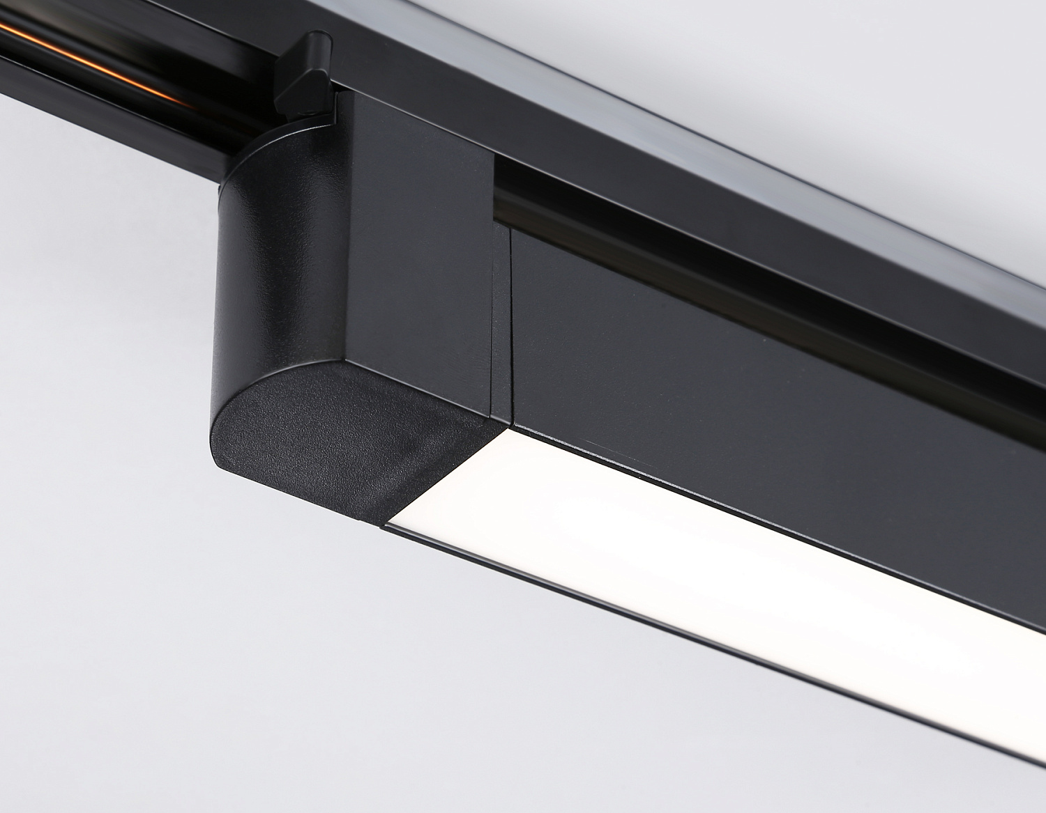 Трековый однофазный светодиодный светильник GL6733 BK черный IP20 20W 4200K 323*35*57