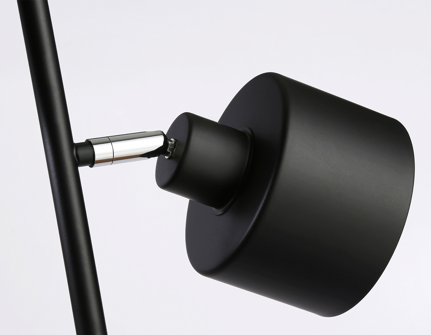 Напольный светильник со сменной лампой в стиле лофт TR8155/3 BK черный E27*3 max 40W D370*1530