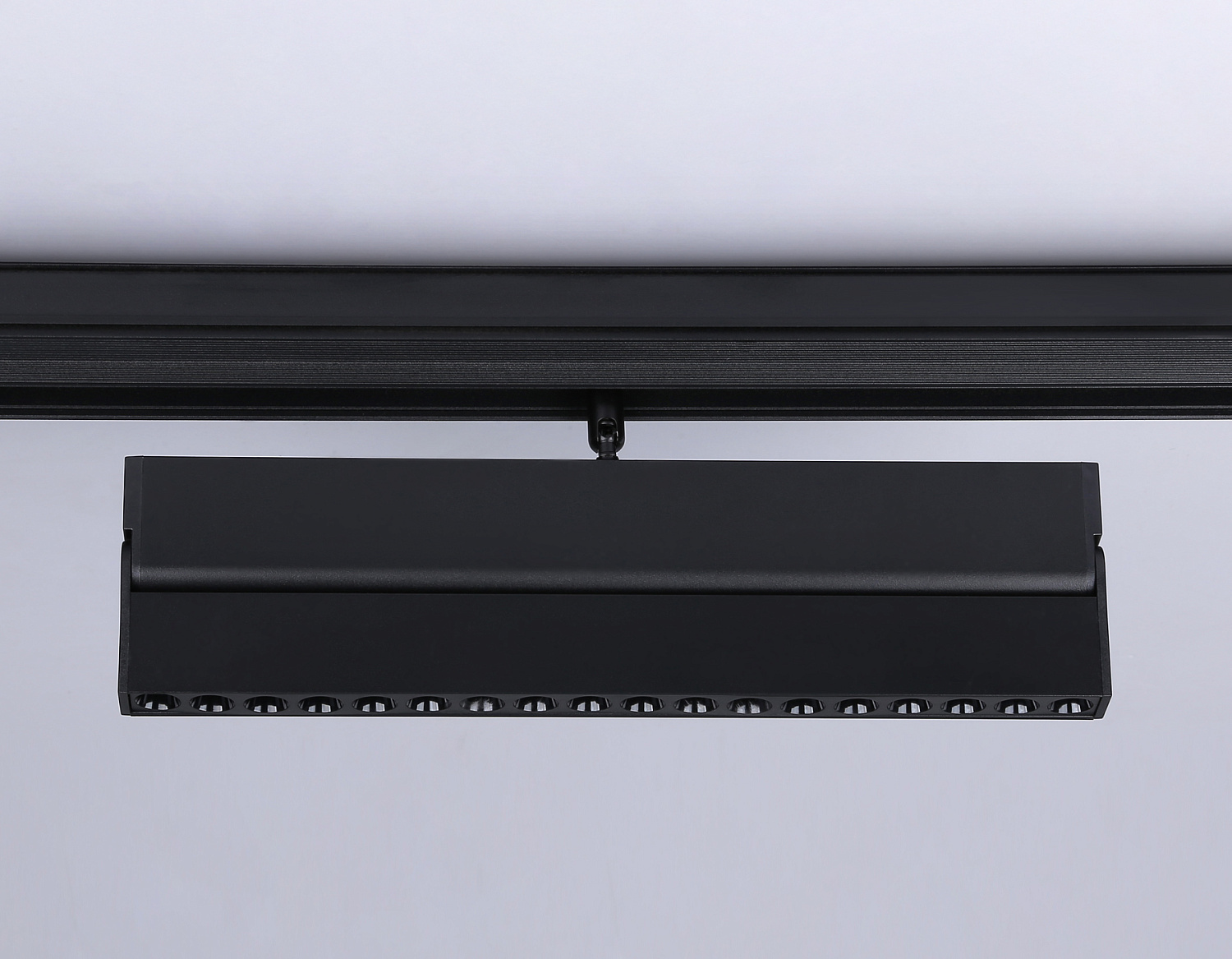 Светильник светодиодный трековый для шинопровода Magnetic GL4081 BK черный 18W 4200K 48V 24° 325*22*45