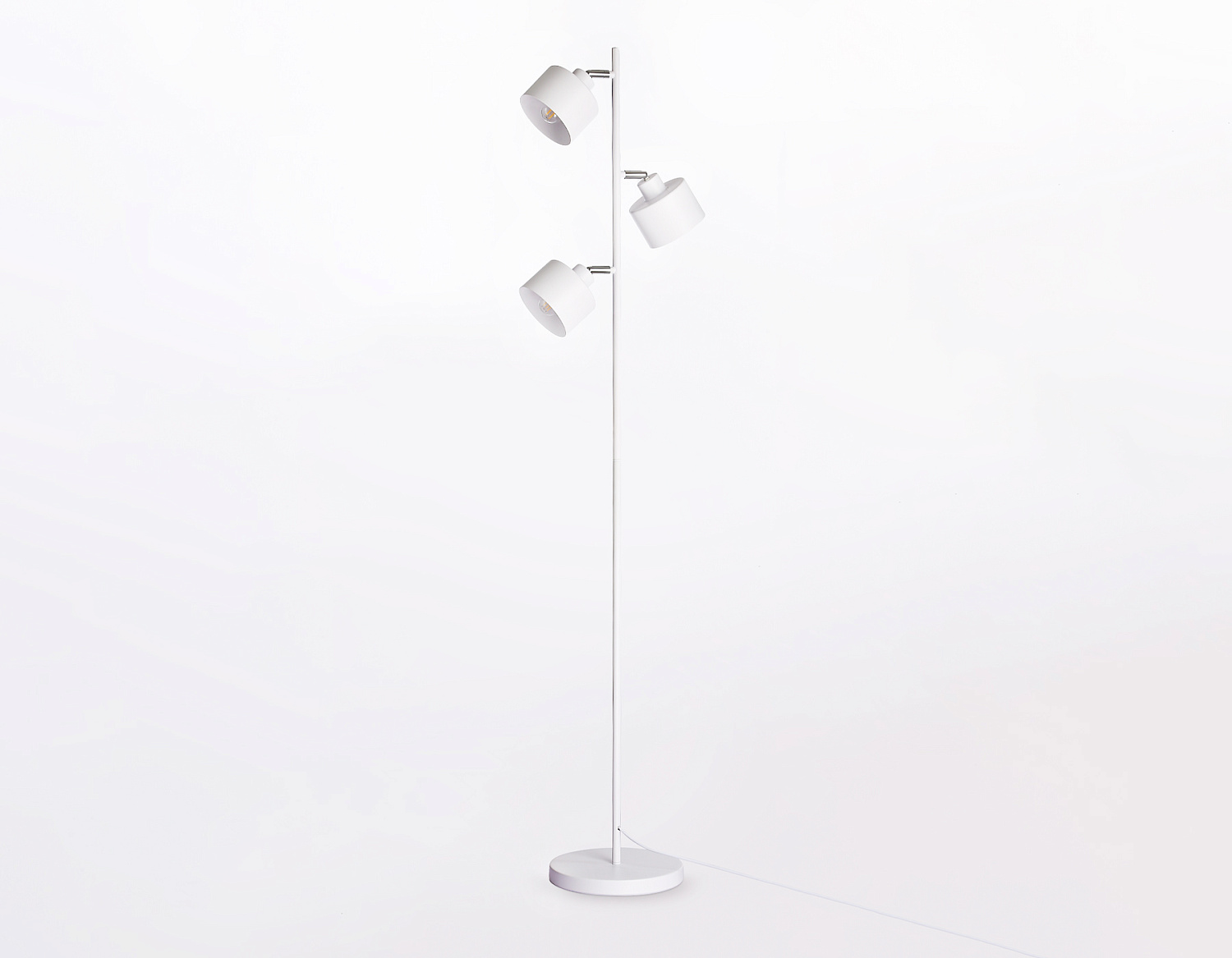 Напольный светильник со сменной лампой в стиле лофт TR8154/3 WH белый E27*3 max 40W D370*1530