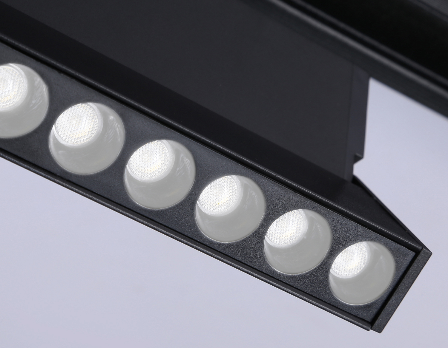 Светильник светодиодный трековый для шинопровода Magnetic GL4081 BK черный 18W 4200K 48V 24° 325*22*45