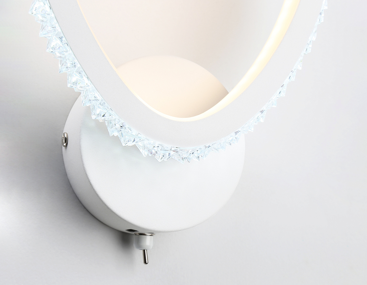 Настенный светодиодный светильник с выключателем на корпусе FA9557 WH белый 20W 6400K/3000K 220*250*70