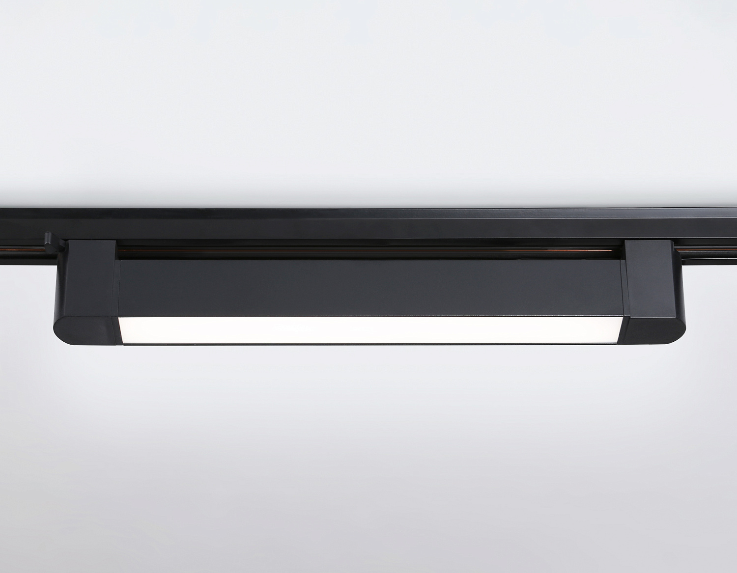 Трековый однофазный светодиодный светильник GL6733 BK черный IP20 20W 4200K 323*35*57