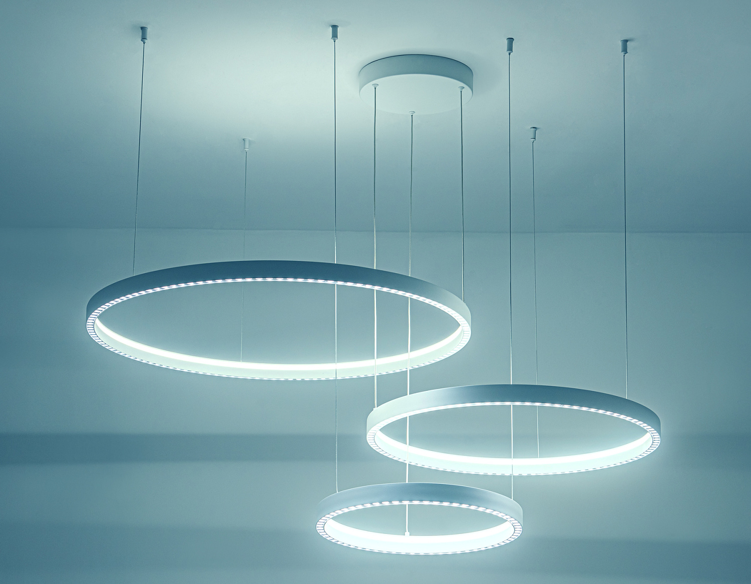 Подвесной светодиодный светильник FL5881/3 WH белый 90W 3000K/4200K/6400K D800/600/400*1070 (без ПДУ)