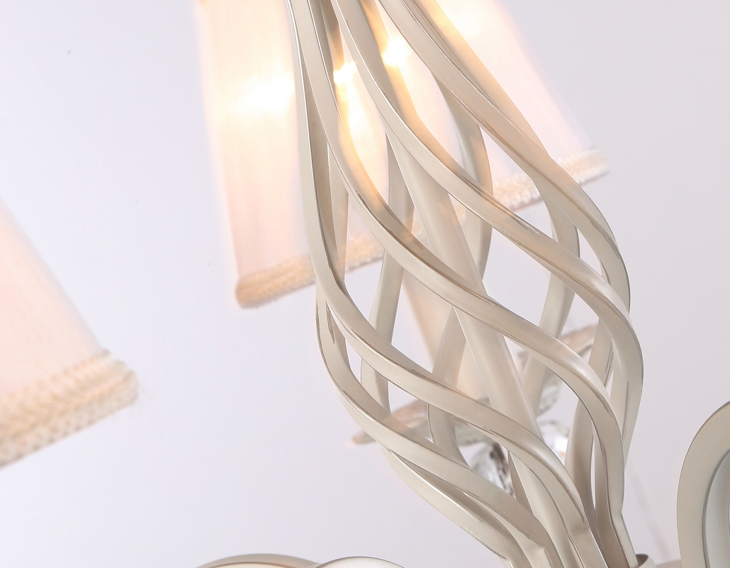 Подвесная люстра с абажурами и хрусталем TR4547/5 WH/SL белый/серебро E14/5 max 40W D565*500