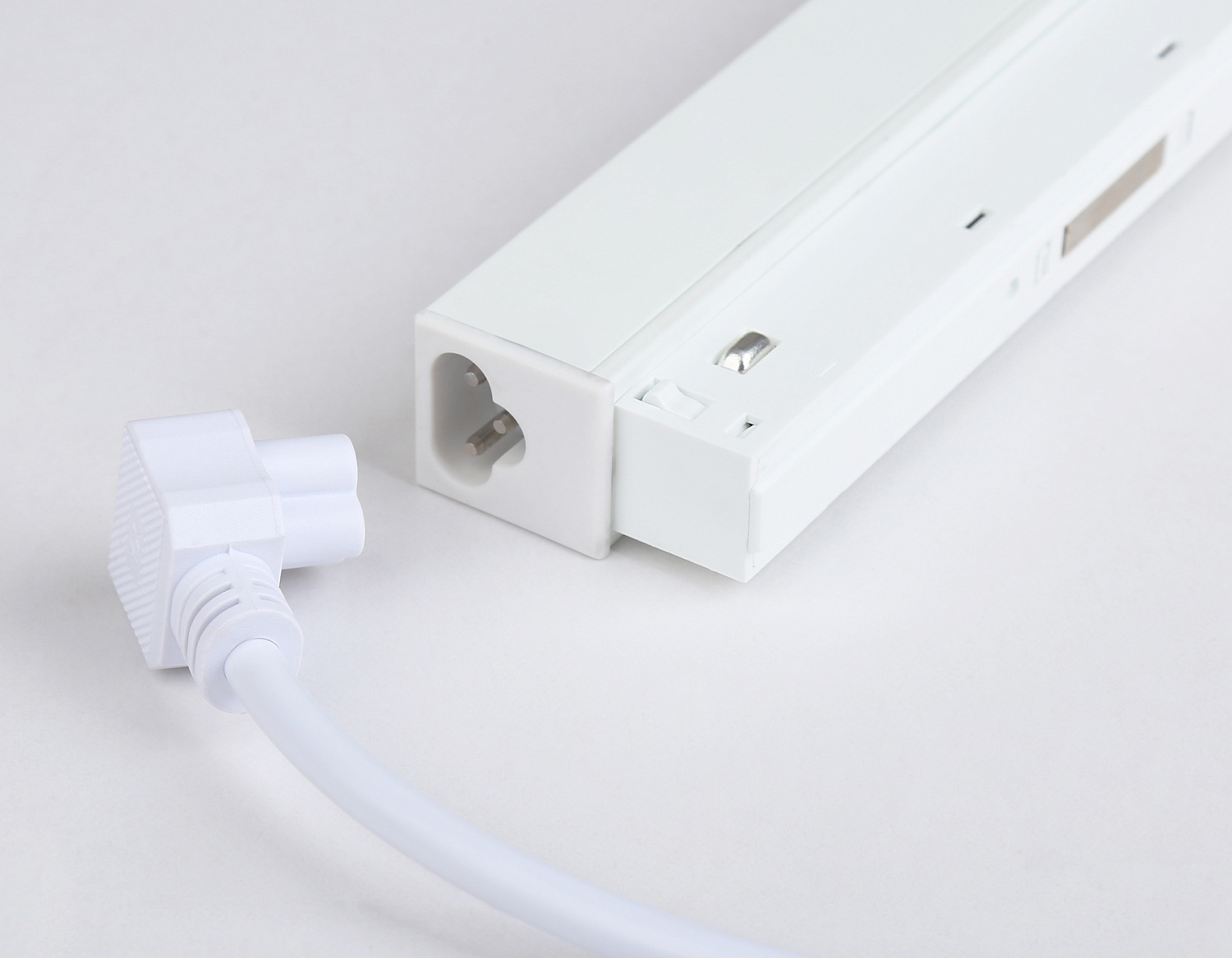 Блок питания внутренний с вводом питания для шинопровода Magnetic GL3650 WH белый блок питания внутренний IP20 100W 48V 225*45*23