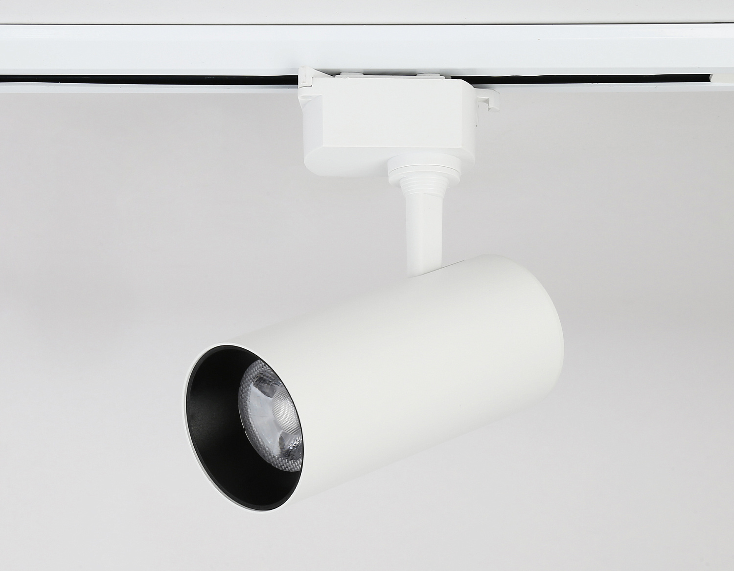 Трековый светодиодный светильник GL5821 WH белый LED 15W 4200K 24°