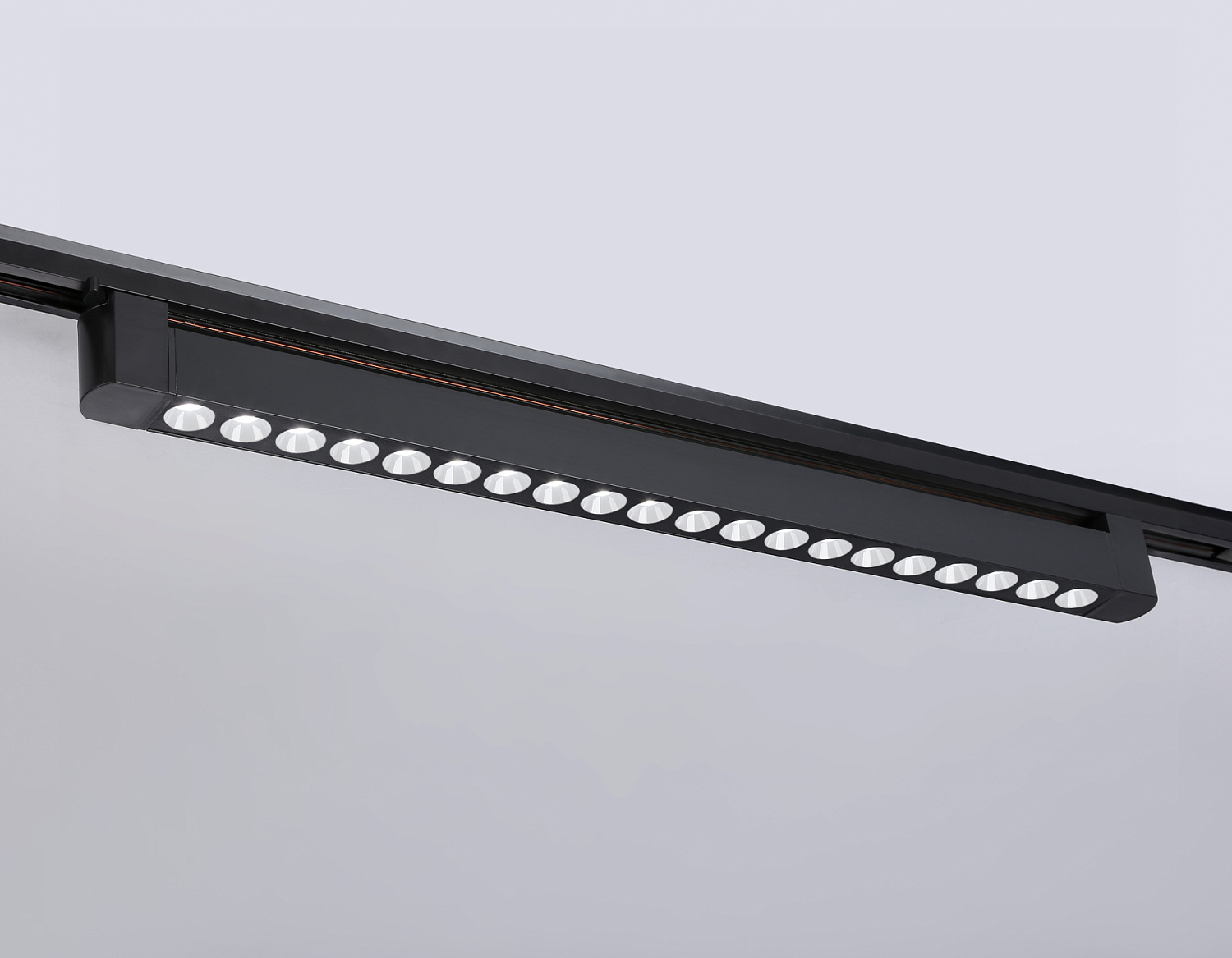 Трековый однофазный светодиодный светильник GL6721 BK черный IP20 40W 4200K 24° 590*35*57