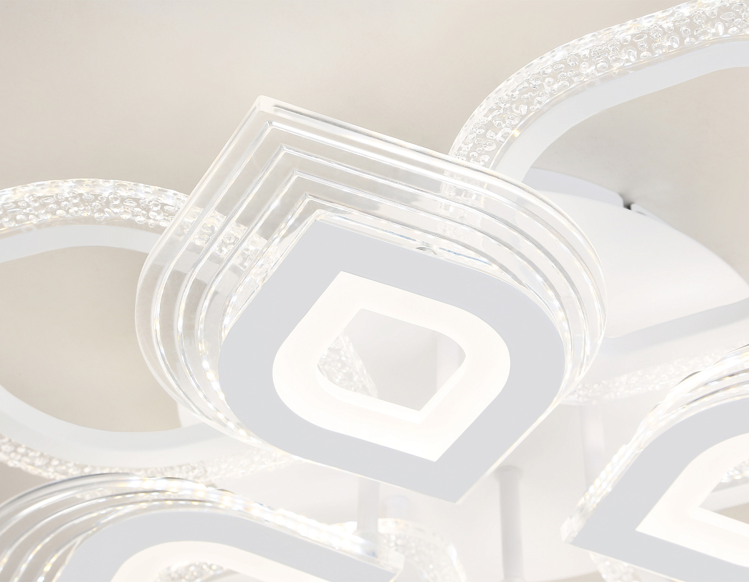 Потолочный светодиодный светильник с пультом FA4294/4+4 WH белый 128W 3000K/4200K/6400K D555*120 (ПДУ ИК)