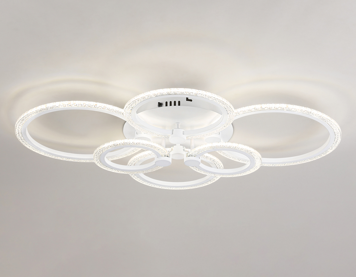 Потолочный светодиодный светильник с пультом FA4065/6 WH белый 4200K/3000+6400K/6400K+3000K 90W 645*450*120 (ПДУ ИК)