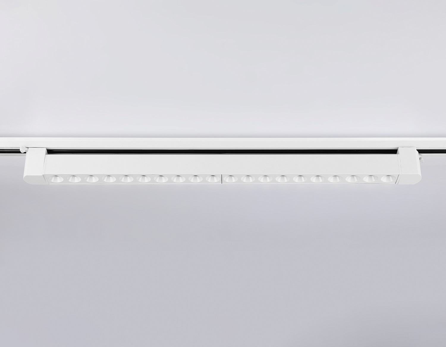 Трековый однофазный светодиодный светильник GL6718 WH белый IP20 40W 4200K 24° 590*35*57