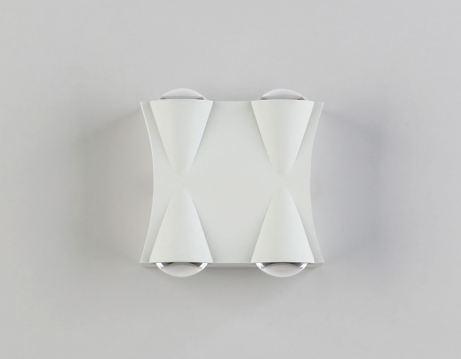 Уличный настенный светодиодный светильник IP54 ST4482/4 WH белый LED 4200K 4W IP54 90*80*45