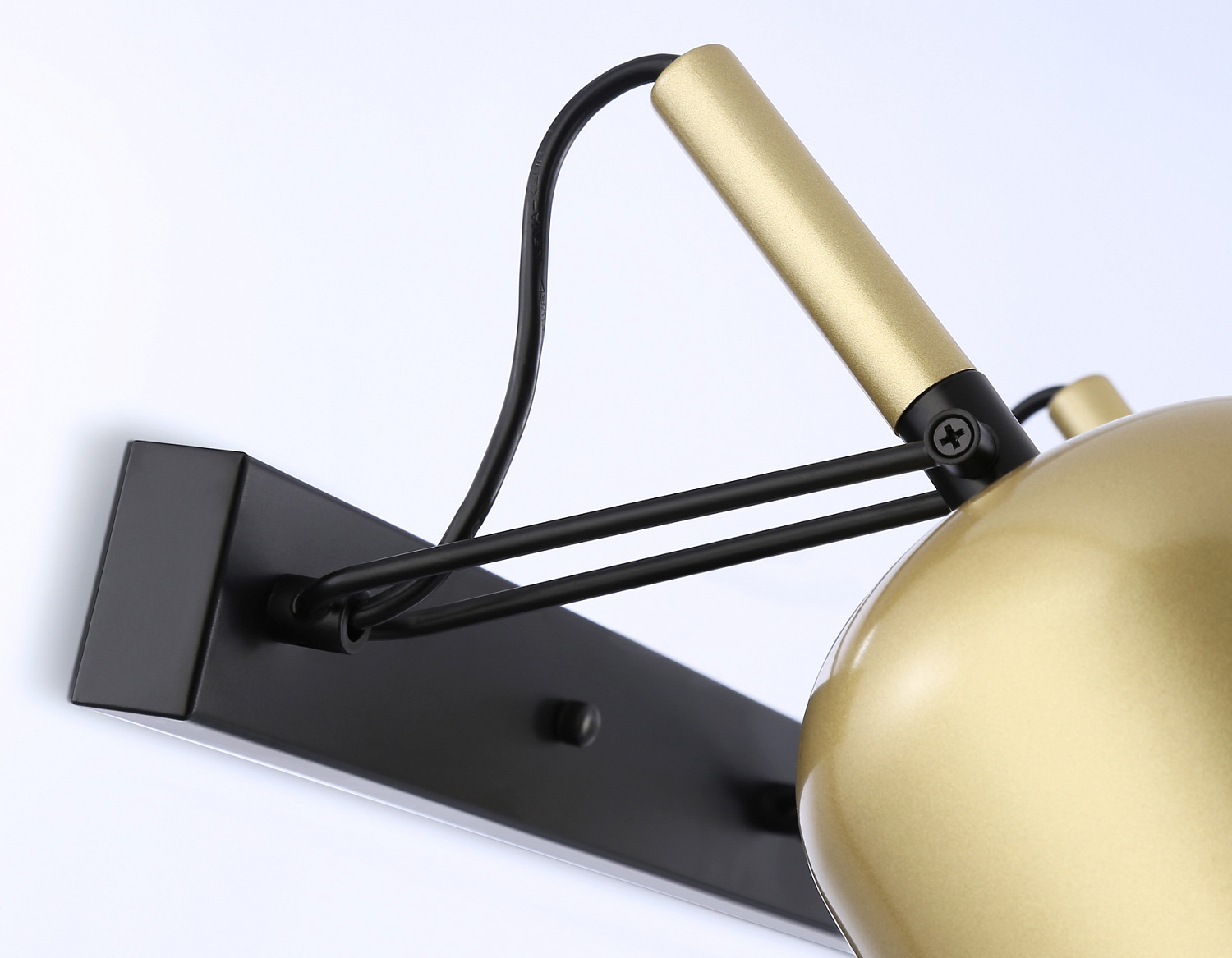 Настенно-потолочный спот TR97109/3 GD/BK золото/черный E27*3 max 40W D130*223*273*550