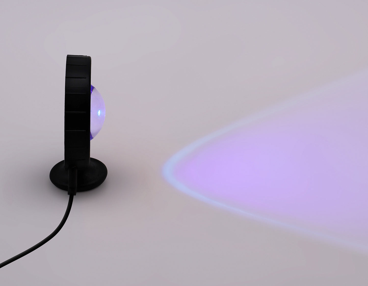 Атмосферная светодиодная настольная лампа с пультом DE8383 BK черный LED RGB 3W (ПДУ RGB)