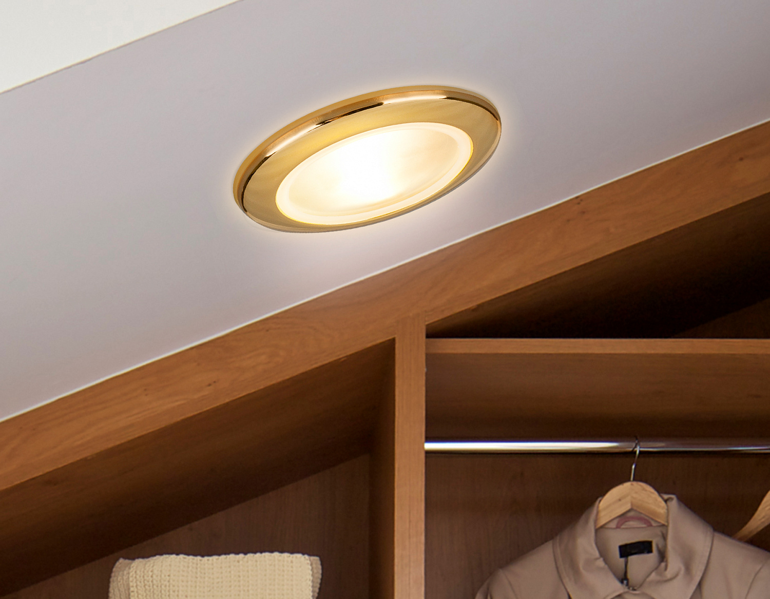 Встраиваемый влагозащищенный точечный светильник MR16 TN110 GD золото GU5.3 D92*35