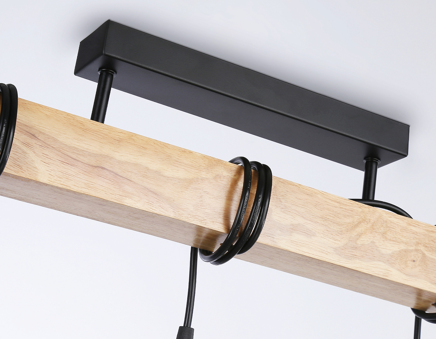 Подвесной светильник в стиле лофт TR8182/3 BK/LW черный/светлое дерево E27*3 max 40W 500*50*420