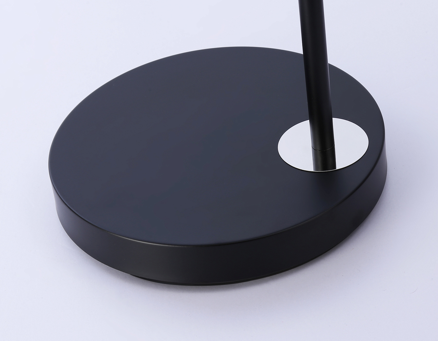 Светильник напольный с выключателем на проводе TR97681 BK черный E27 max 40W D150*1540