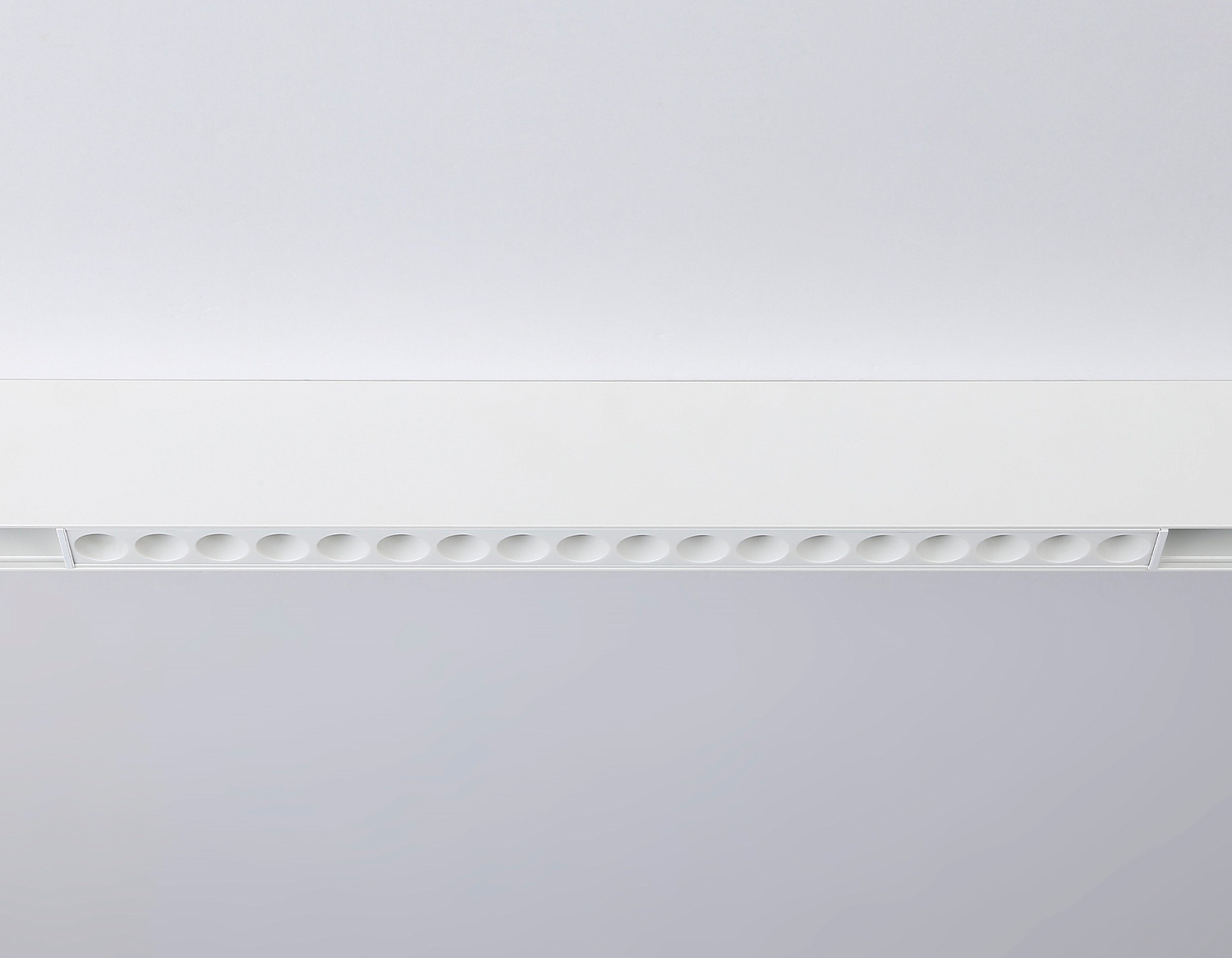 Светильник светодиодный трековый для шинопровода Magnetic GL4028 WH белый IP20 18W 4200K 48V 24° 328*22*45