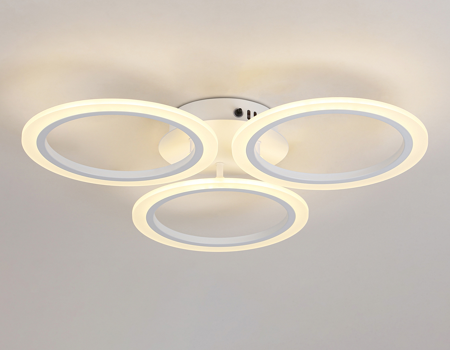 Потолочный светодиодный светильник с пультом FA4052/3 WH белый 4200K/3000/6400K 51W D580*80 (ПДУ ИК)