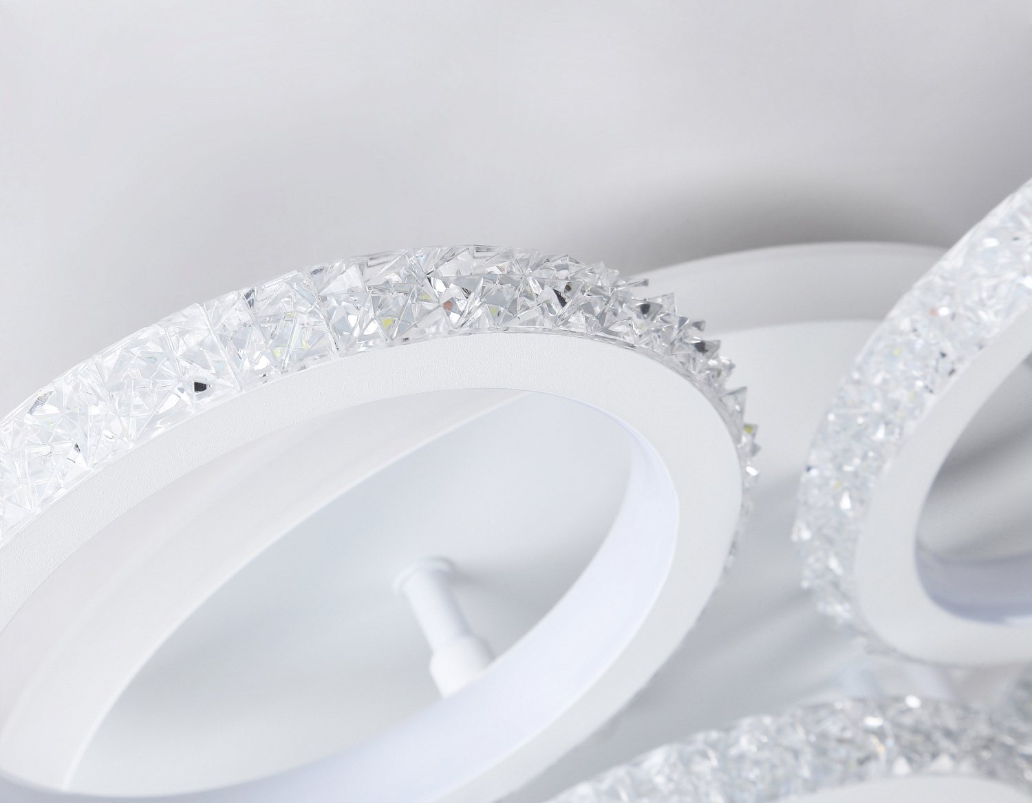 Потолочный светодиодный светильник с пультом FA9531/5+1 WH белый 120W 6400K/3000K D520*110 (ПДУ РАДИО 2.4G)