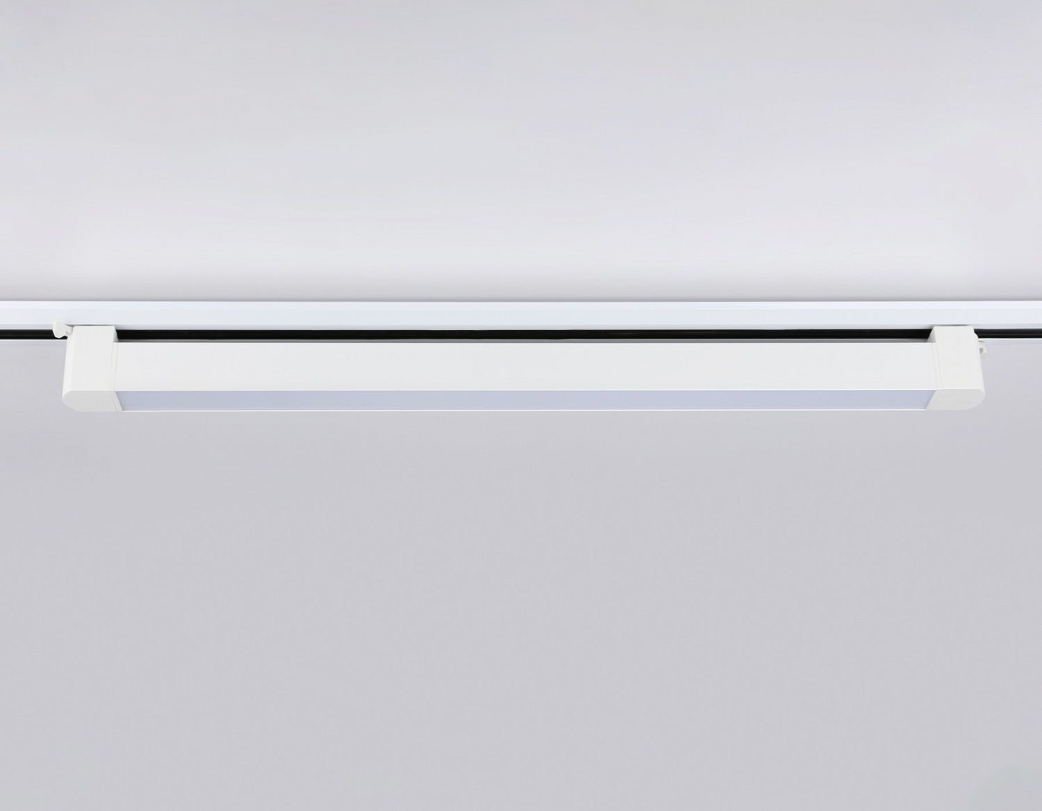 Трековый однофазный светодиодный светильник GL6742 WH белый IP20 40W 4200K 590*35*57