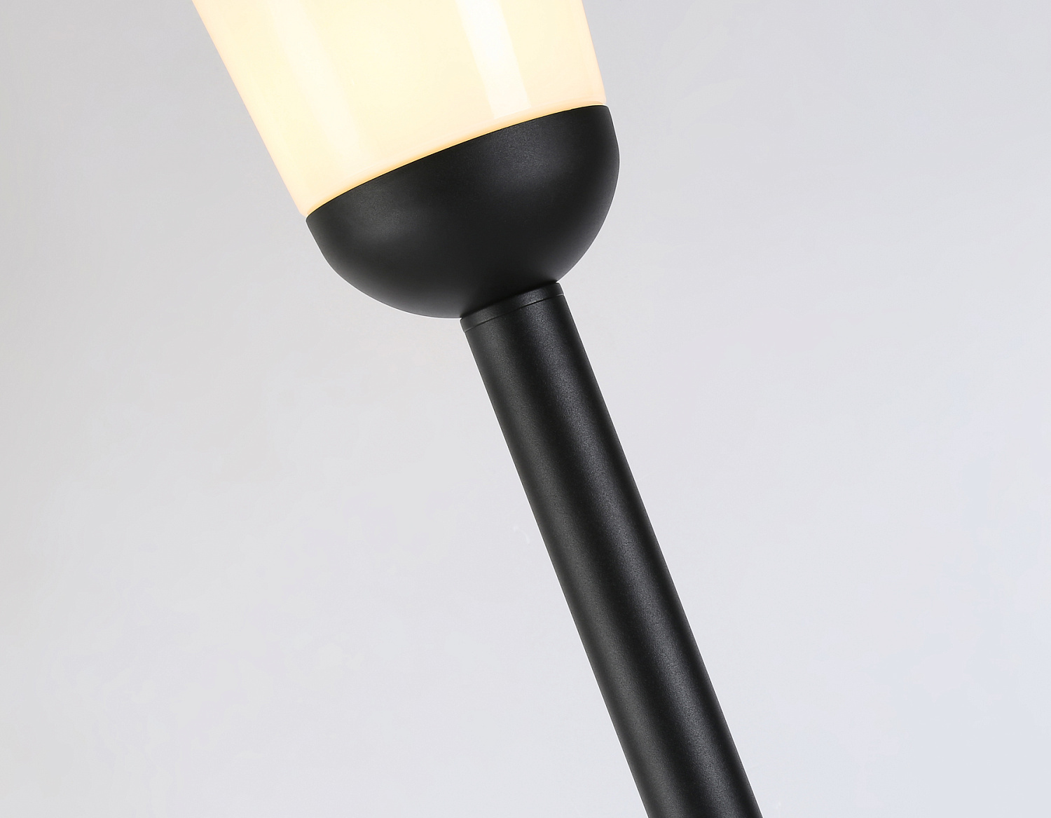 Уличный ландшафтный светильник ST2095 BK/FR черный/белый матовый IP54 E27 max 40W D150*950