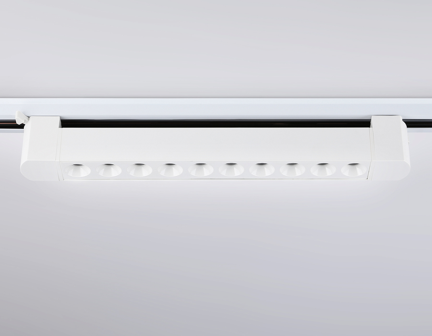 Трековый однофазный светодиодный светильник GL6706 WH белый IP20 20W 4200K 24° 323*35*57