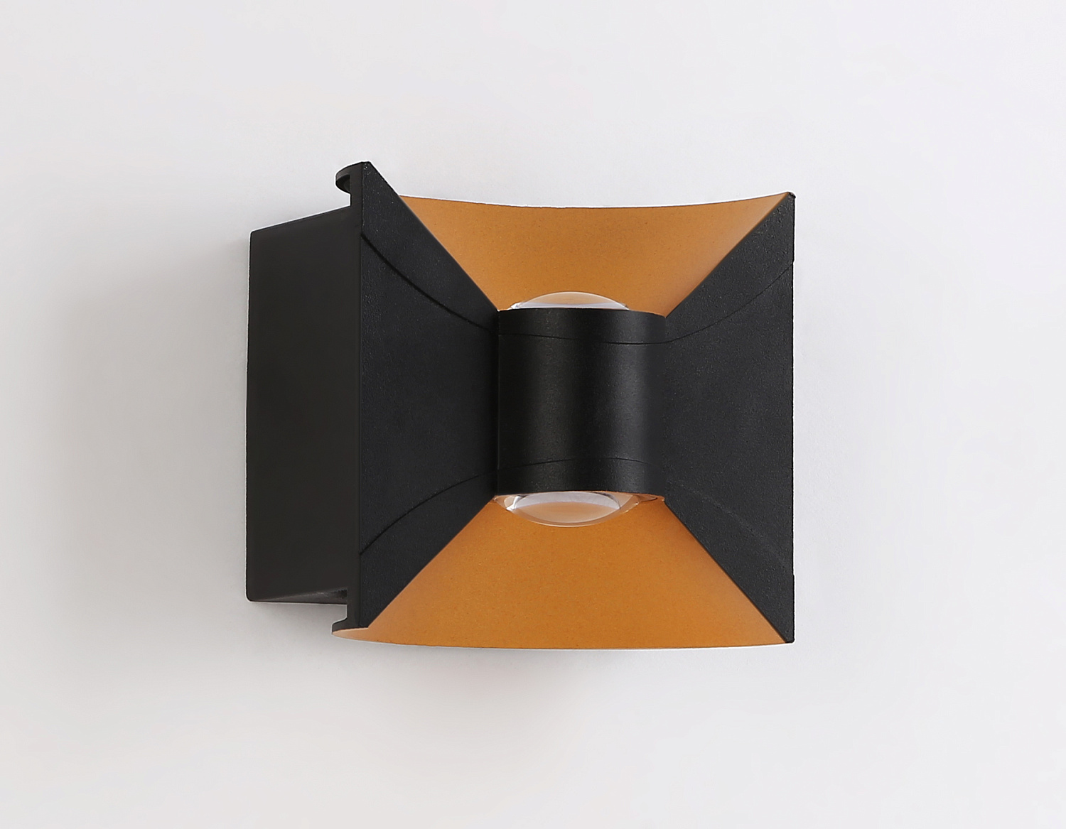 Уличный настенный светодиодный светильник IP54 ST4472 BK/GD черный/золото LED 4200K 6W IP54 92*98*55