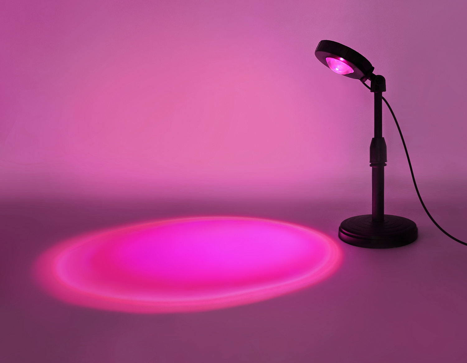 Атмосферная светодиодная настольная лампа с пультом DE8385 BK черный LED RGB 3W (ПДУ RGB)