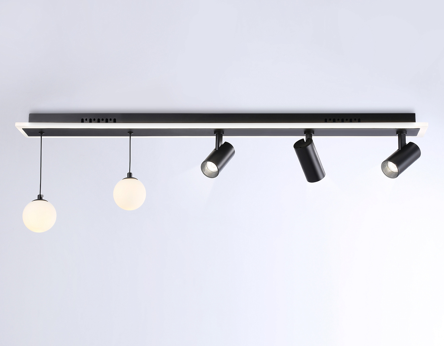 Потолочный светодиодный светильник со сменной лампой и пультом управления FL66202/1+5 BK черный 67W 3000K-6400K+G9/2 1000*100*400 (ПДУ ИК)