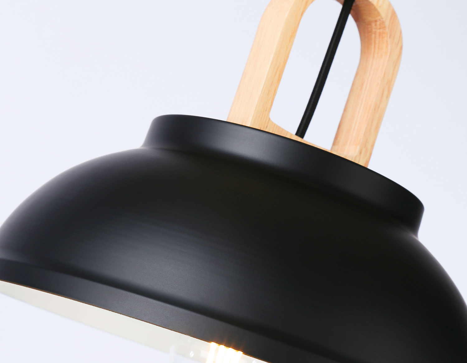 Подвесной светильник в стиле лофт TR8192 BK/LW черный/светлое дерево E27 max 40W D290*900