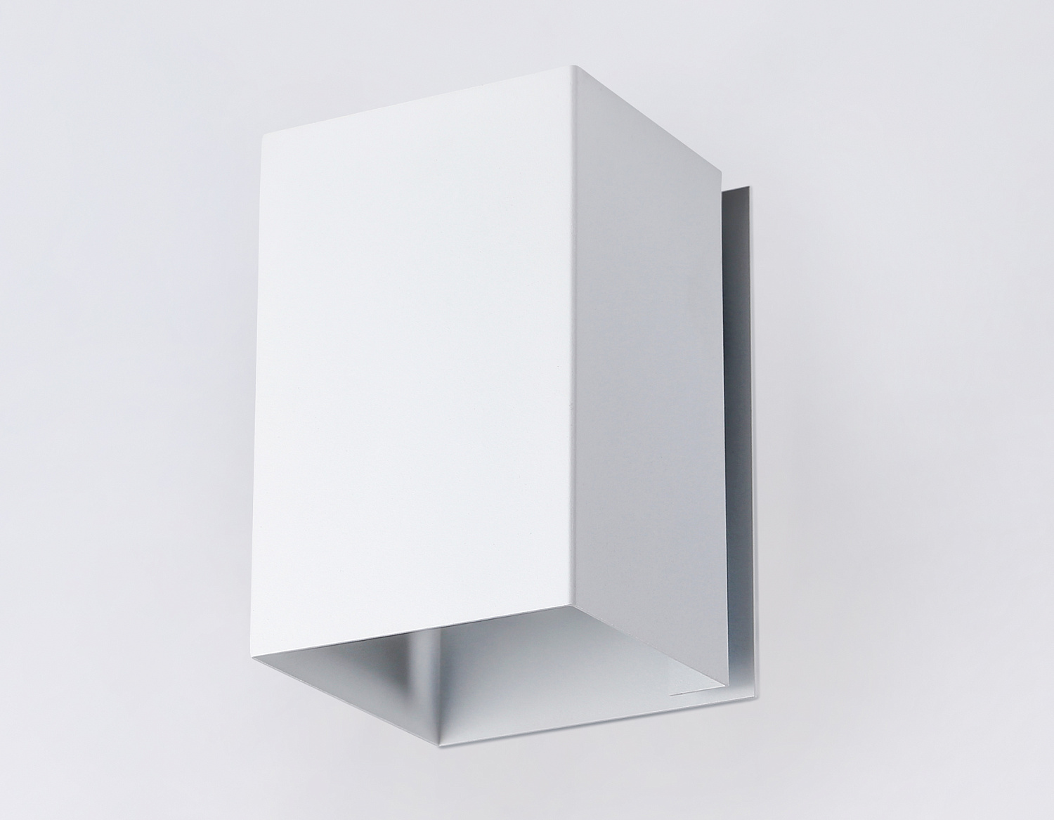 Светильник потолочный накладной со сменной лампой E27 TN5111 WH белый E27 max 40W 120*80*80