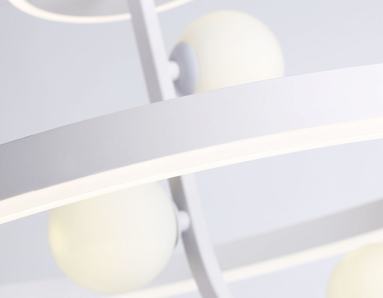 Потолочный светодиодный светильник со сменной лампой и пультом управления FL66261/1+3 WH белый 56W 3000K-6400K+G9/3 D500*358 (ПДУ ИК)